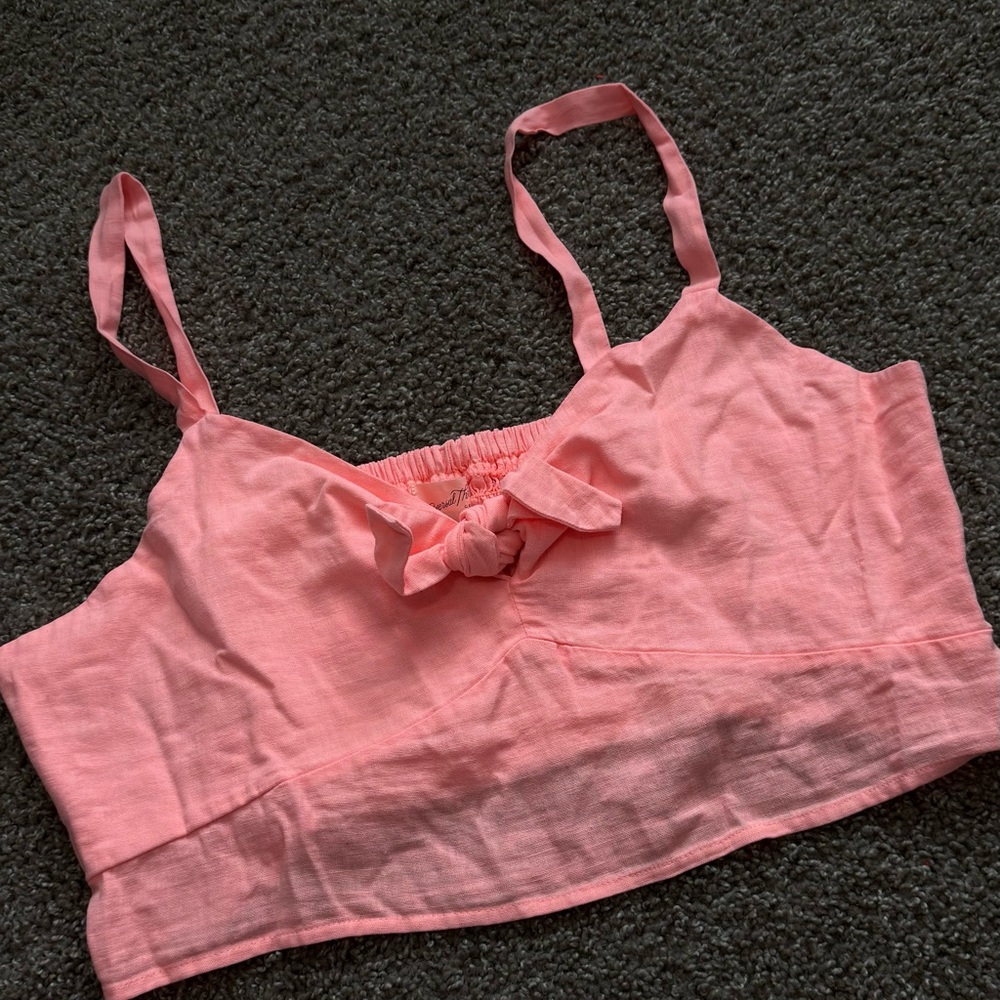 Universal Thread Coral Textured Top